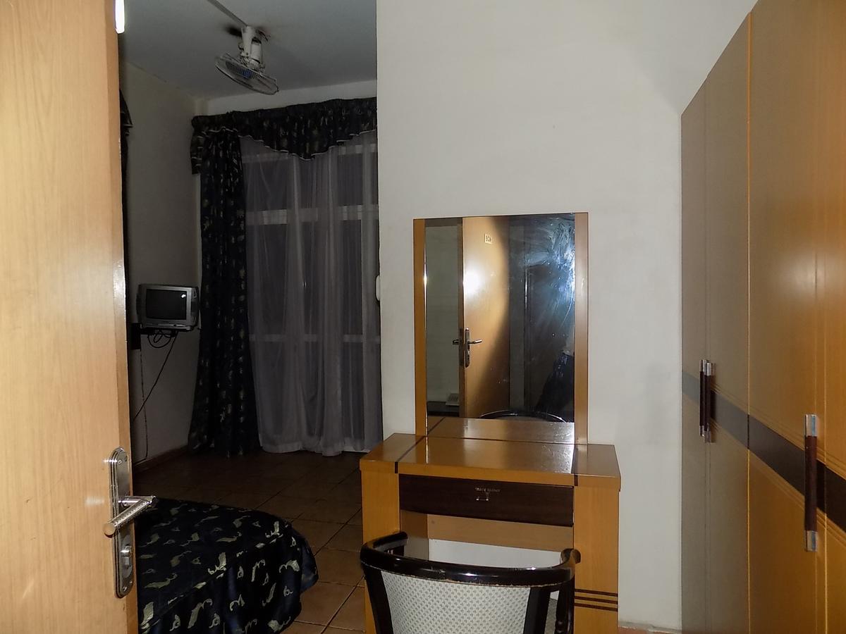 Aponye Hotel Кампала Экстерьер фото