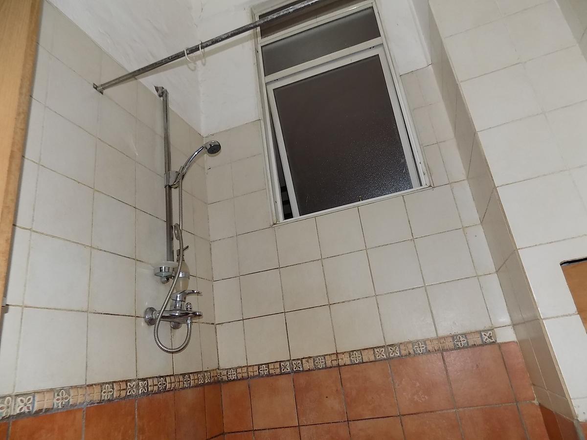 Aponye Hotel Кампала Экстерьер фото
