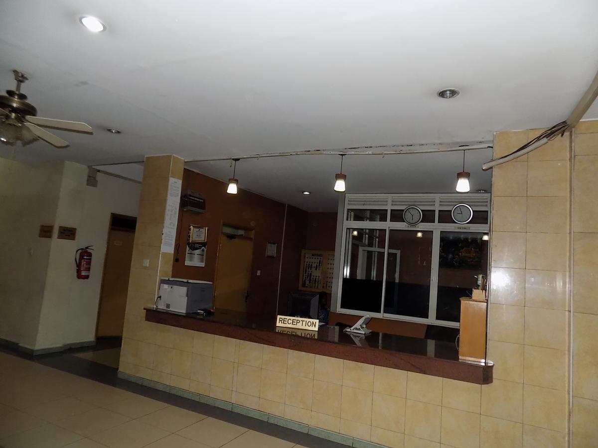 Aponye Hotel Кампала Экстерьер фото