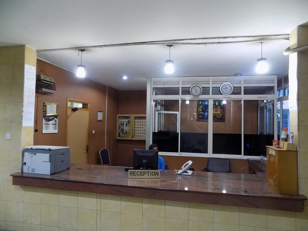 Aponye Hotel Кампала Экстерьер фото