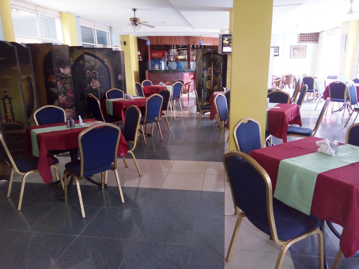 Aponye Hotel Кампала Экстерьер фото