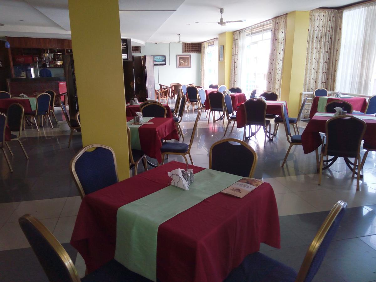 Aponye Hotel Кампала Экстерьер фото