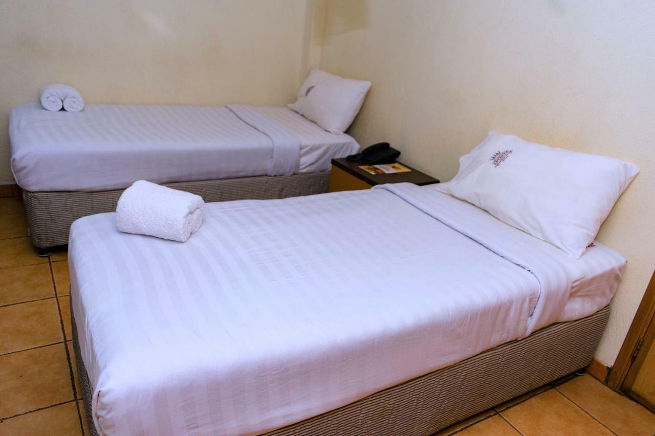 Aponye Hotel Кампала Экстерьер фото