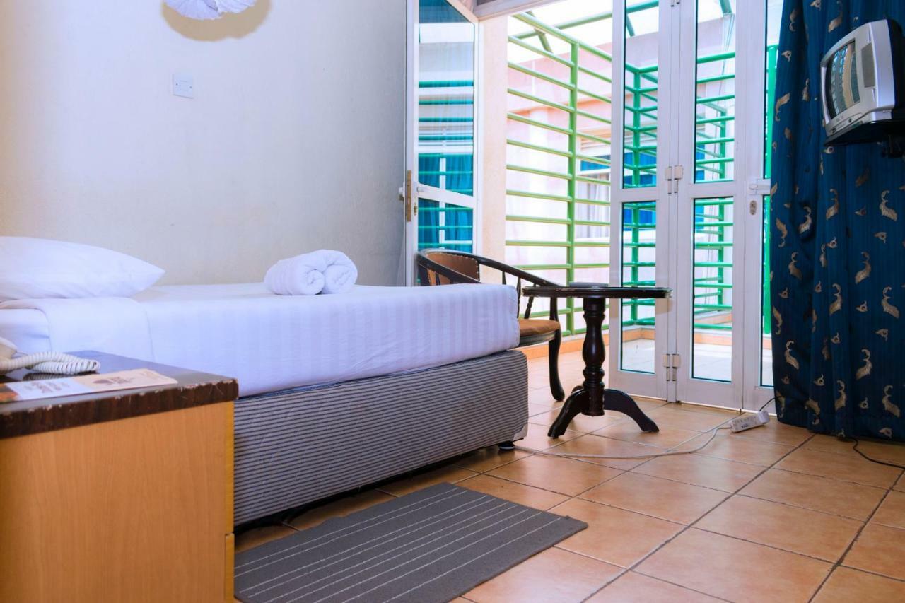 Aponye Hotel Кампала Экстерьер фото